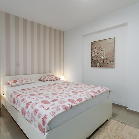 Modern Apartment Zen With Private Garden โปเรช ภายนอก รูปภาพ