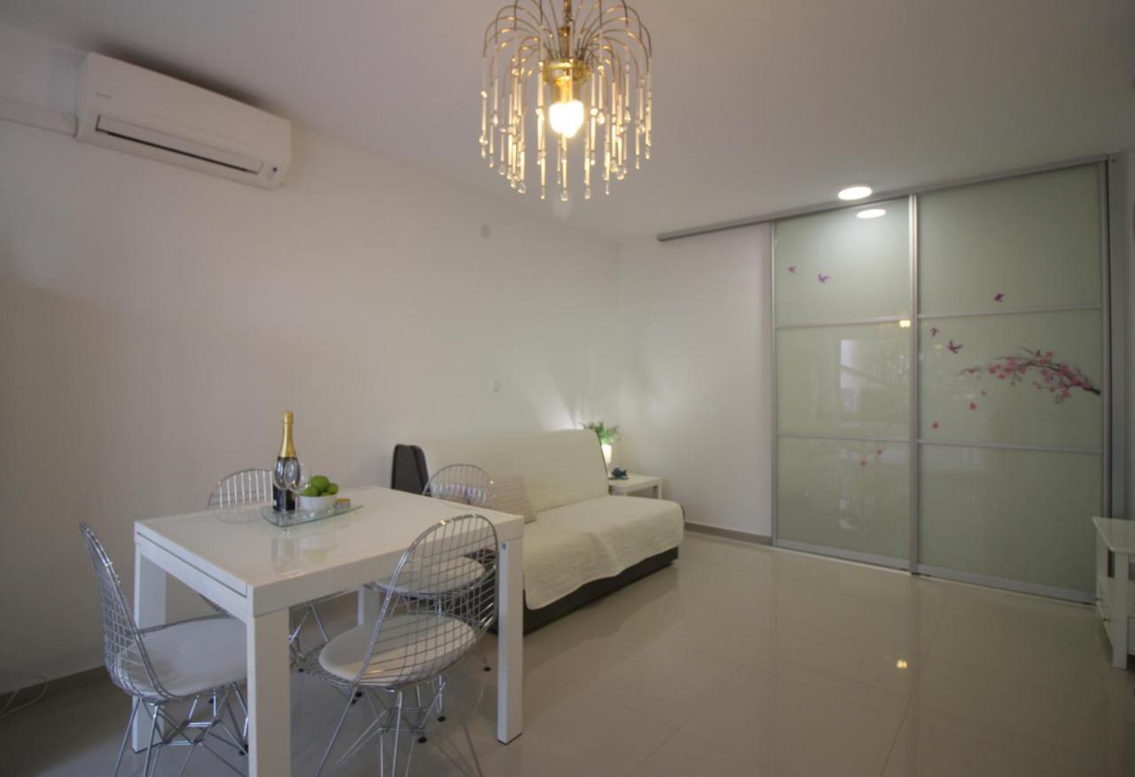 Modern Apartment Zen With Private Garden โปเรช ภายนอก รูปภาพ