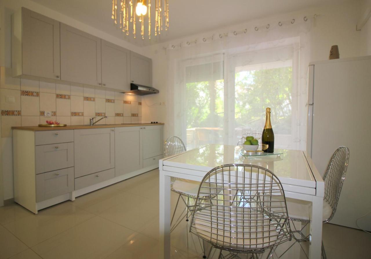 Modern Apartment Zen With Private Garden โปเรช ภายนอก รูปภาพ