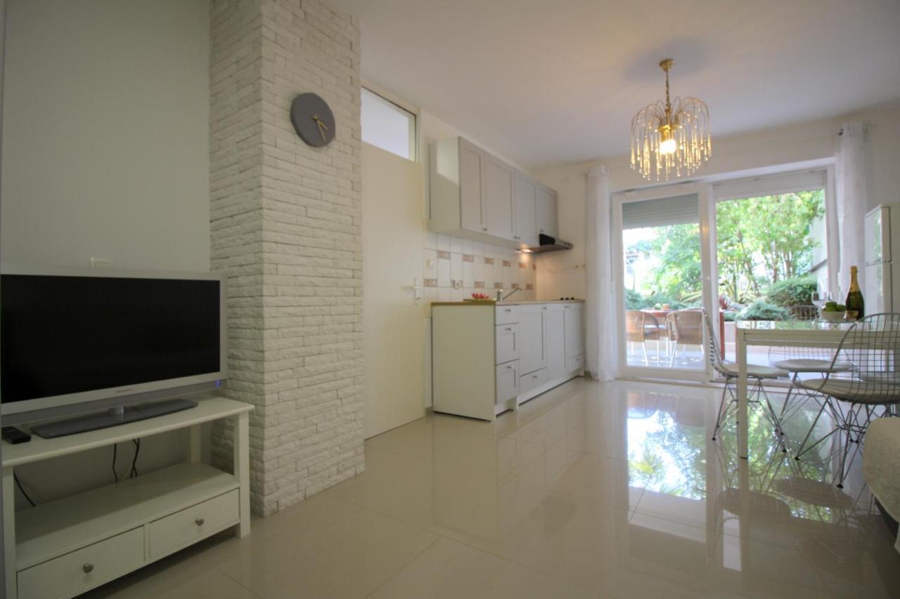 Modern Apartment Zen With Private Garden โปเรช ภายนอก รูปภาพ