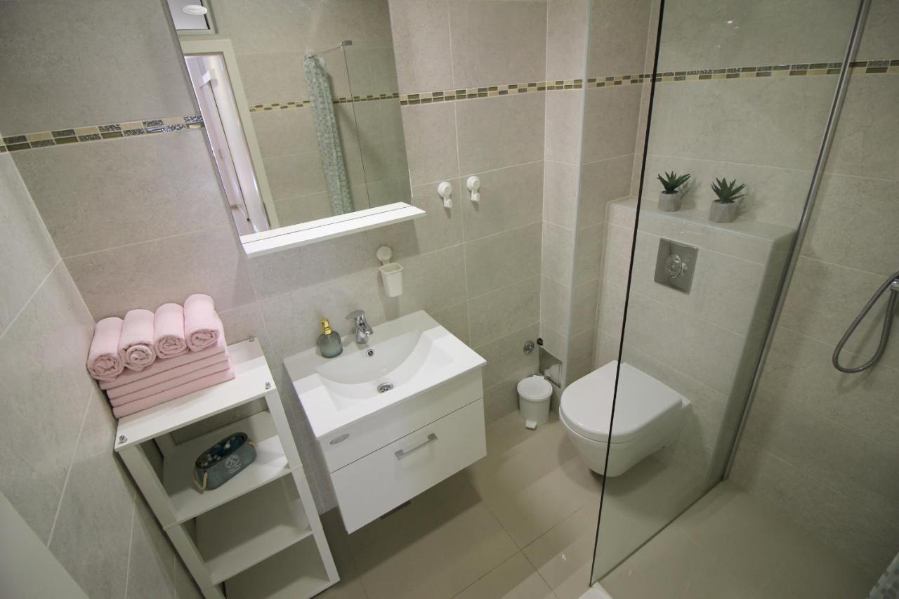 Modern Apartment Zen With Private Garden โปเรช ภายนอก รูปภาพ