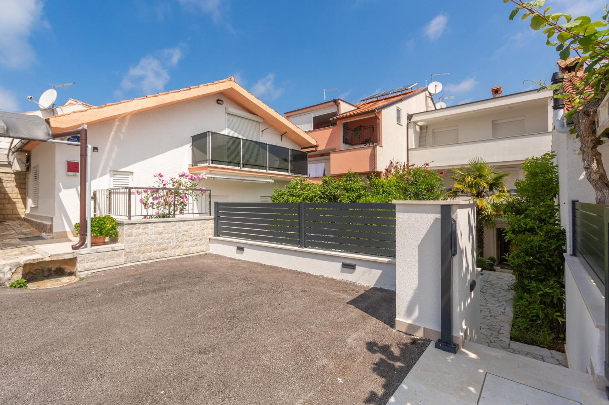 Modern Apartment Zen With Private Garden โปเรช ภายนอก รูปภาพ