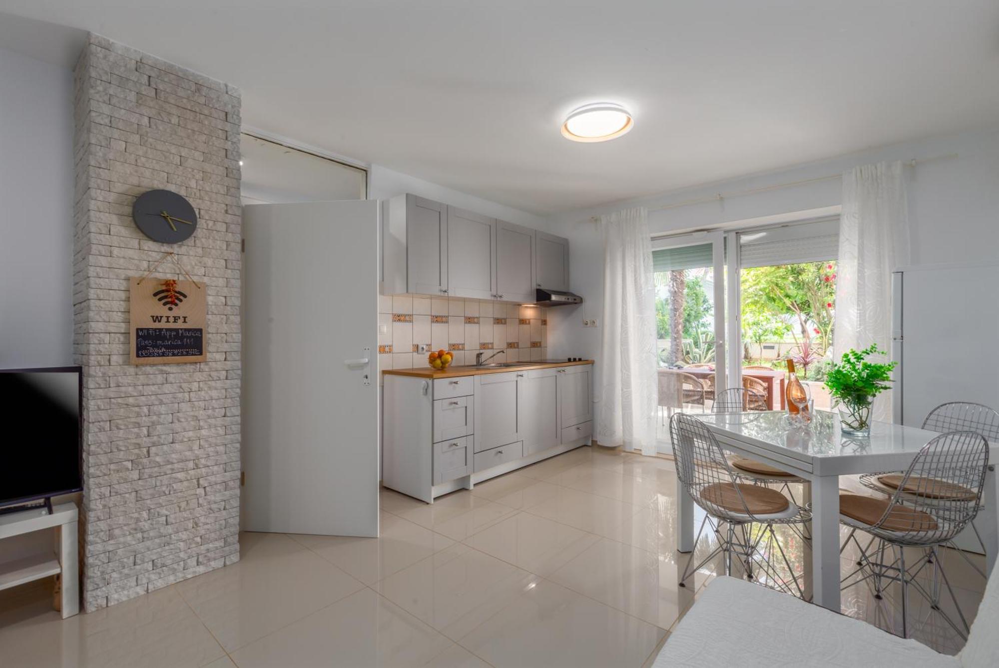 Modern Apartment Zen With Private Garden โปเรช ภายนอก รูปภาพ