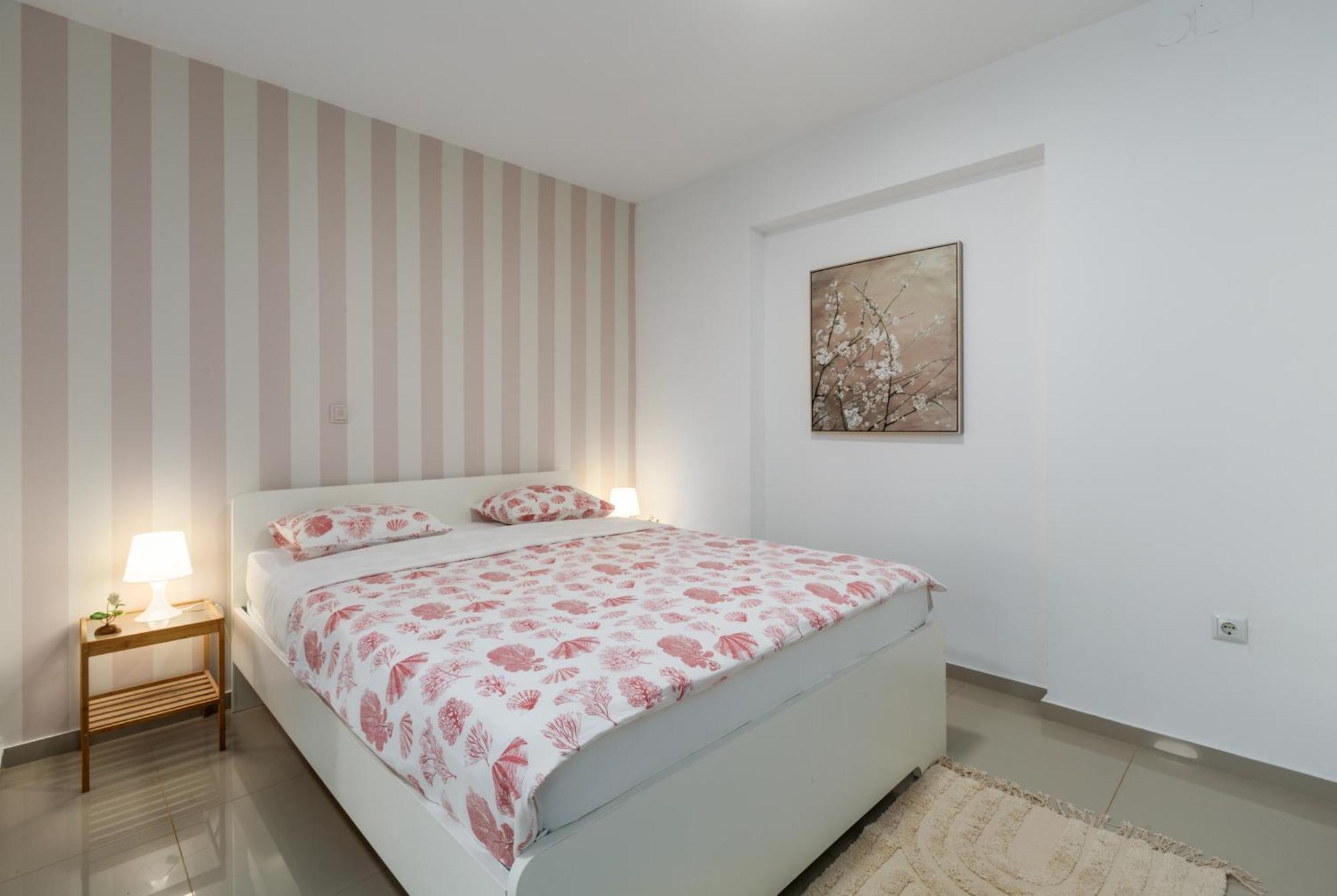 Modern Apartment Zen With Private Garden โปเรช ภายนอก รูปภาพ