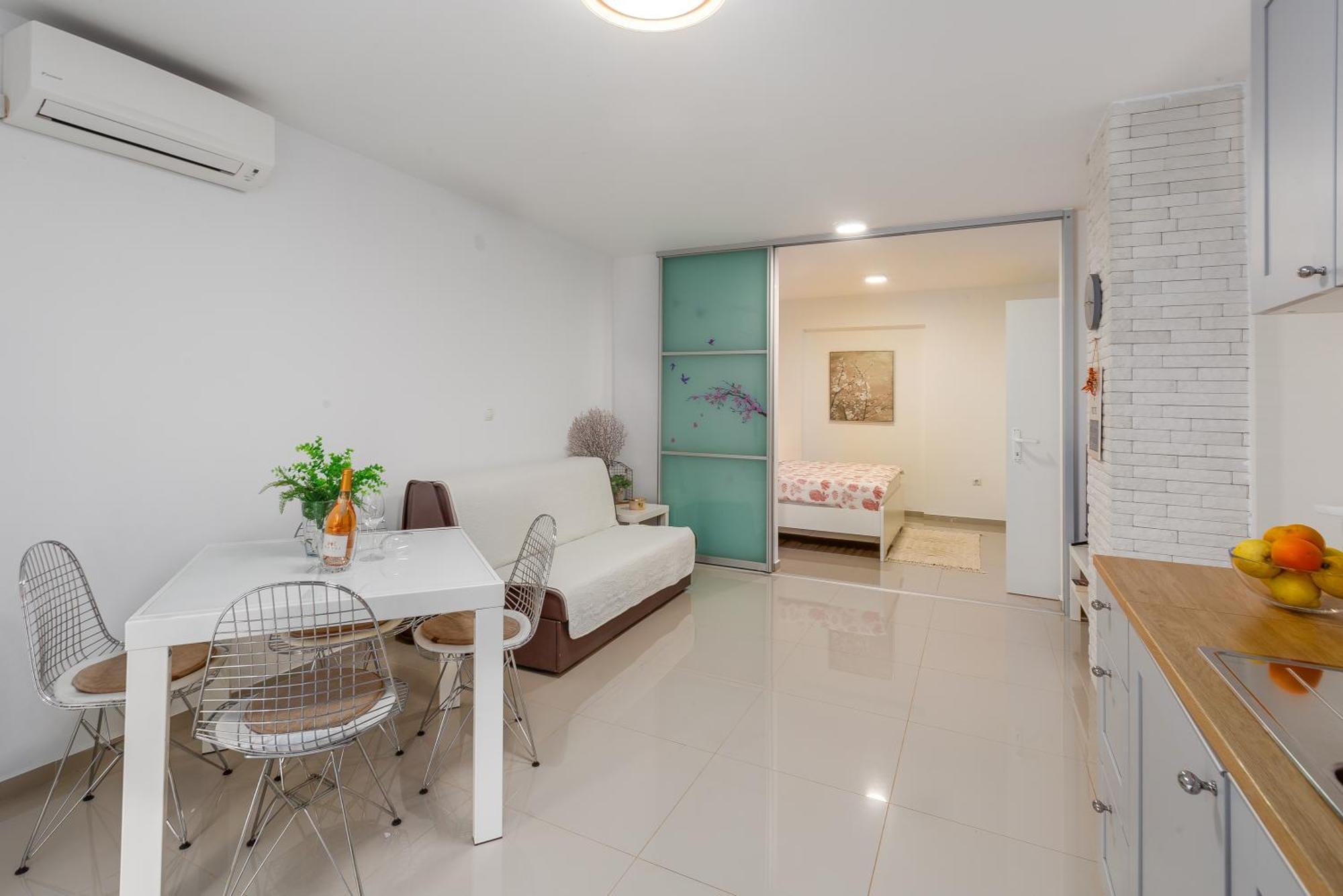 Modern Apartment Zen With Private Garden โปเรช ภายนอก รูปภาพ