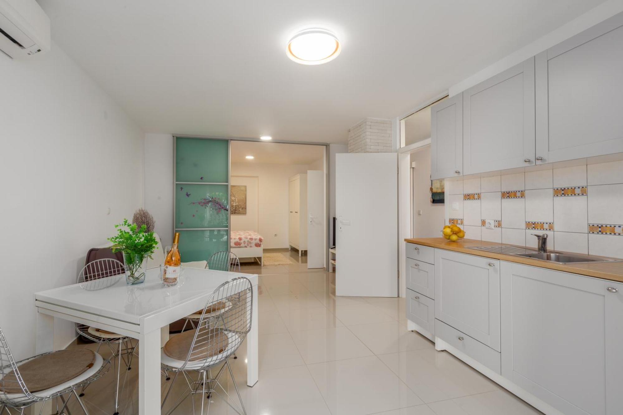 Modern Apartment Zen With Private Garden โปเรช ภายนอก รูปภาพ