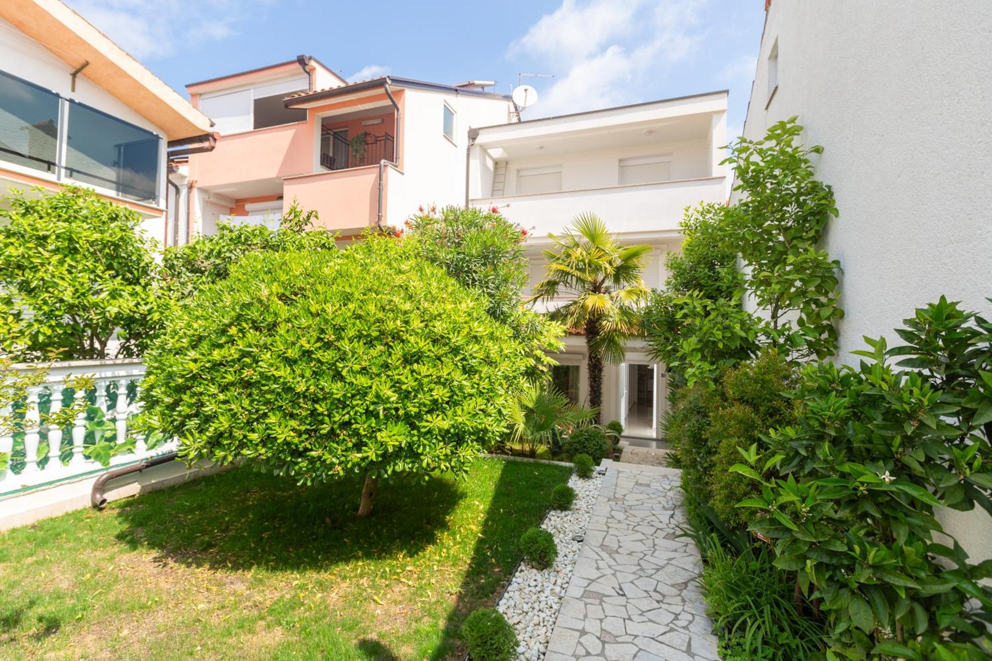 Modern Apartment Zen With Private Garden โปเรช ภายนอก รูปภาพ