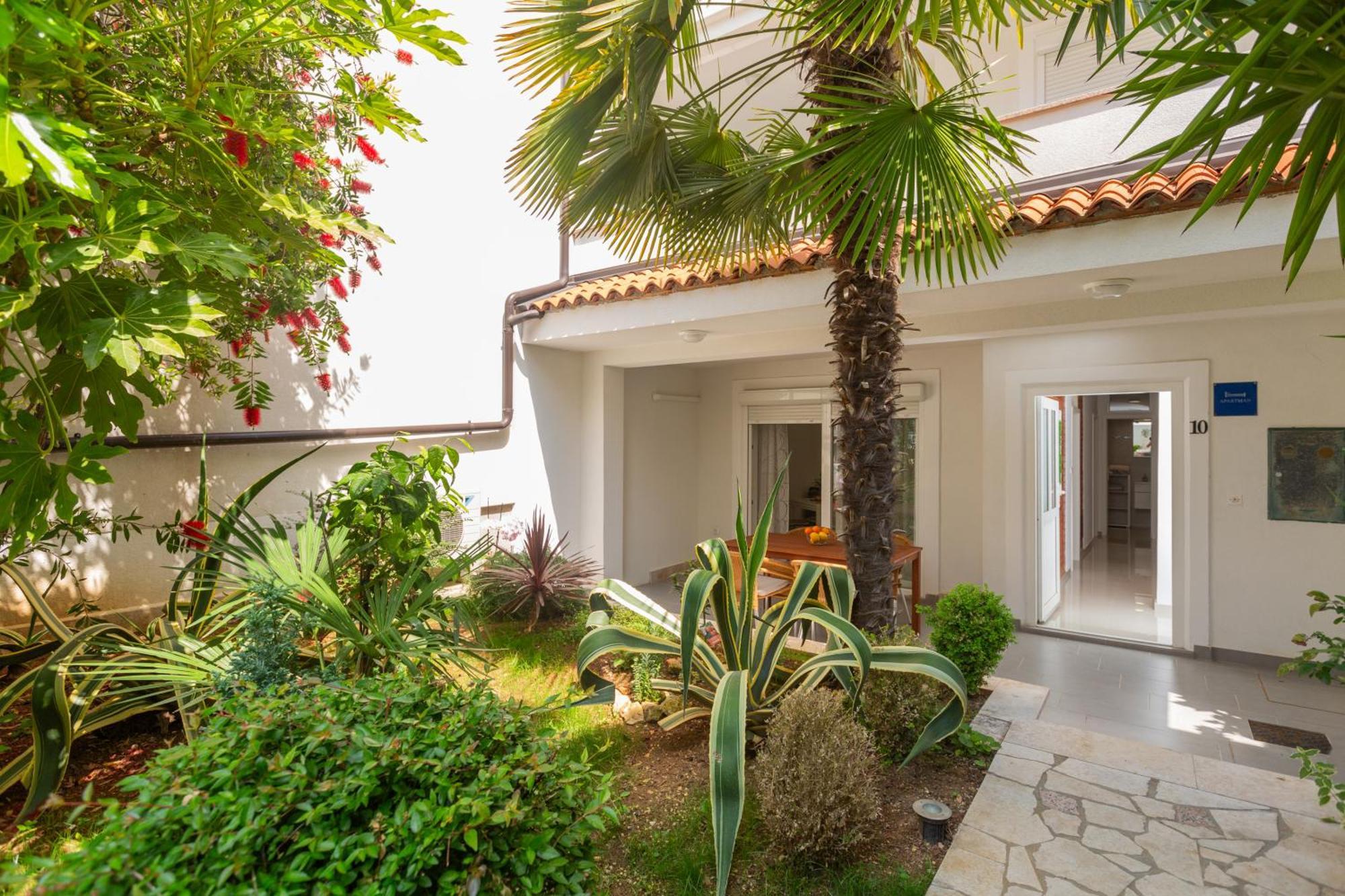 Modern Apartment Zen With Private Garden โปเรช ภายนอก รูปภาพ